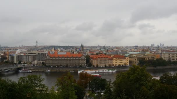 Fırtına bulutları Prag üzerinden — Stok video