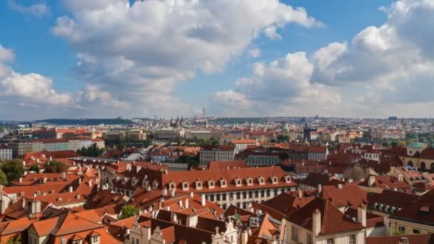 Uitzicht op de stad Praag op een zonnige dag — Stockvideo