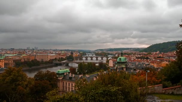 Bouřková mračna nad Praha, Česká republika — Stock video