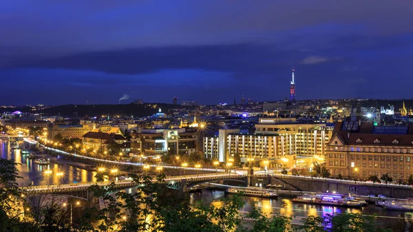 Nattutsikt över Prag, Tjeckiska republiken — Stockfoto