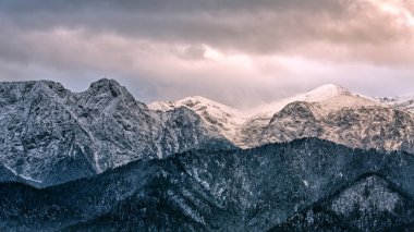 Dağ massif Giewont içinde erkek ile Batı Tatra Dağları