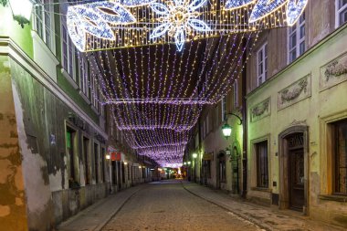 Varşova'daki eski şehre Noel süsleri.