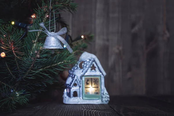 Árvore de Natal no fundo das tábuas — Fotografia de Stock