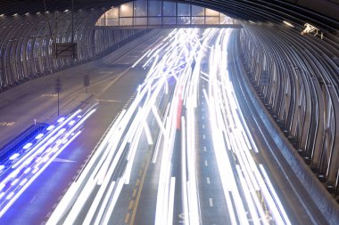 Yüksek hızlı yolda araba trafik