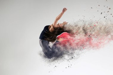 Kadın olarak atlama studio ve dağılma efekti
