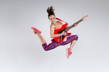 Gitar Studio ile mutlu kız