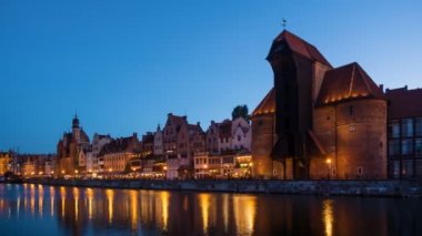 Gdansk eski şehrin gece görünümü 