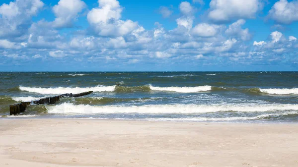 Giornata di sole in spiaggia sul Mar Baltico — Foto Stock