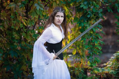 Kılıç ile eski Prenses