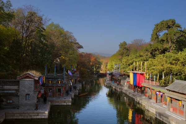 Beijing, Chiny, 7 listopada 2017. Summer Palace i Cesarski ogród — Zdjęcie stockowe