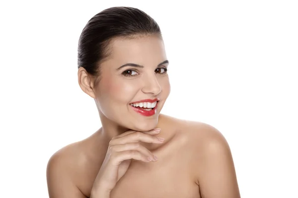 Schöne lächelnde Frau auf weißem Hintergrund — Stockfoto