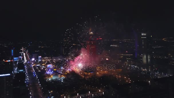 Fuegos Artificiales Nocturnos Sobre Centro Varsovia — Vídeos de Stock