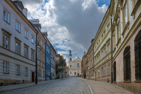 Strada del centro storico di Varsavia. Via Mostowa — Foto Stock