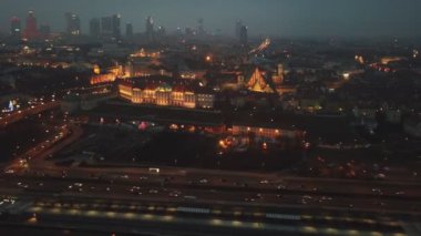 Gece Varşova havadan görünümü