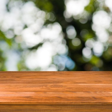  yeşil zemin üzerine ahşap tablo