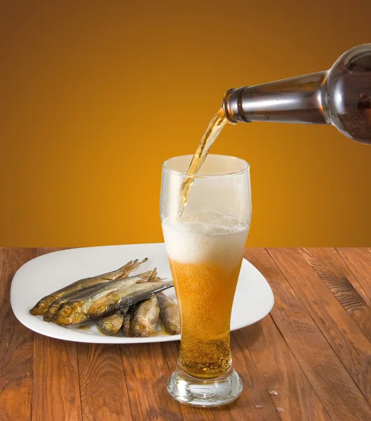 Cerveja e peixe imagem closeup — Fotografia de Stock