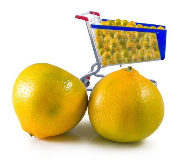 Зображення багатьох апельсинів у кошику крупним планом — стокове фото