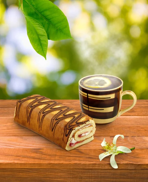Image of a cup of tea, lemon and roll on a table — Stock Photo, Image