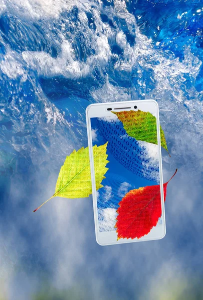 Imagen de smartphone y hojas sobre fondo de agua —  Fotos de Stock