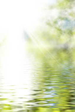 Güneş arka plan üzerinde soyut su  