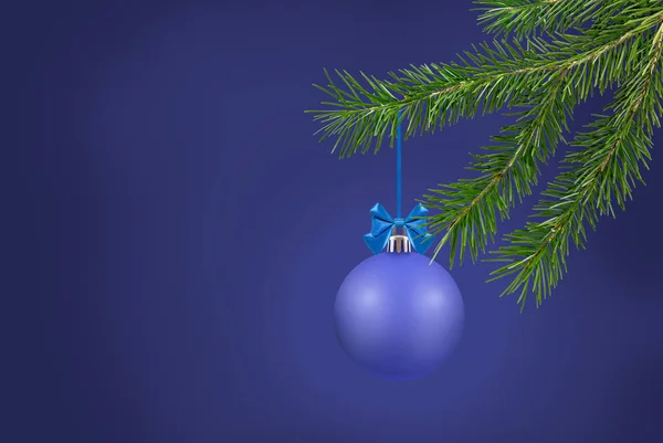 Imagem de bolas de Natal em um fundo azul . — Fotografia de Stock