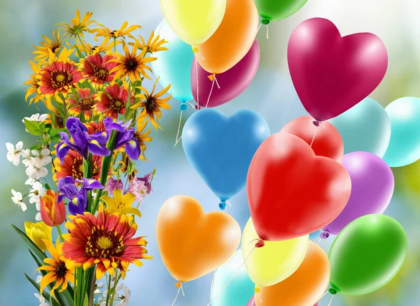 Image de belles fleurs et ballons colorés sur fond de ciel . — Photo