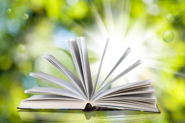Dna genetik zinciri arka plan üzerinde kitap