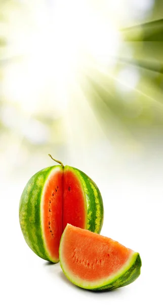 Gambar semangka matang pada latar belakang putih — Stok Foto