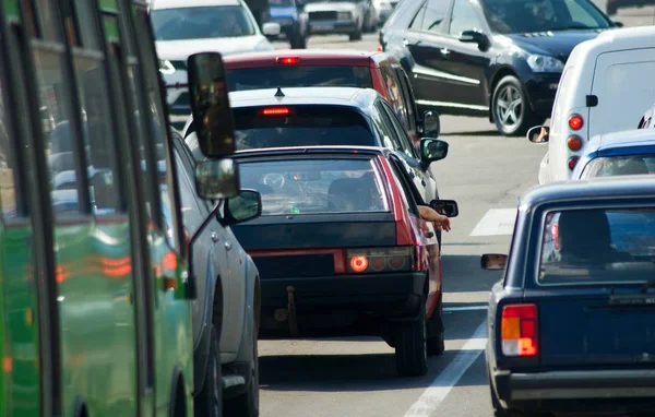 Coches en la carretera — Foto de Stock