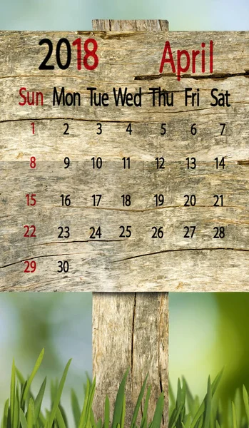 Kalender för 2018 april på träskiva bakgrund — Stockfoto