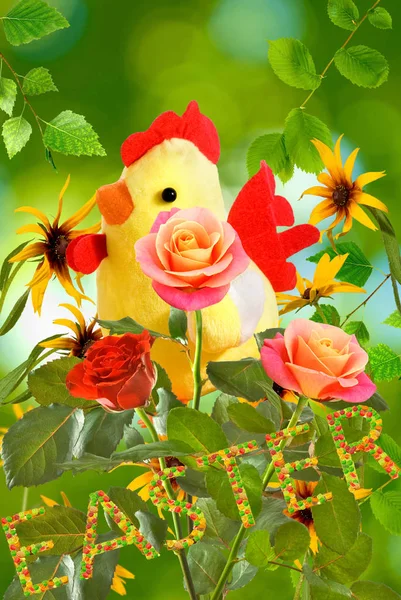 Tatil Paskalya tebrik kartı. bahçede tavuk — Stok fotoğraf