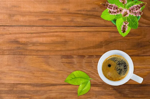 Immagine Caffè Fiori Sulle Tavole Primo Piano — Foto Stock