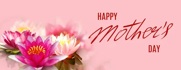 Carte de vœux de la fête des mères avec des fleurs — Photo
