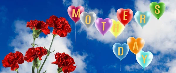 Cartão de saudação com balões e mães inscrição dia saudação — Fotografia de Stock