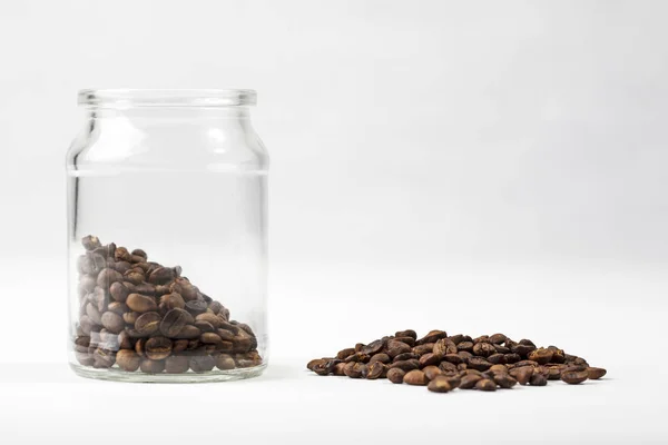 Grains de café dans un pot en verre — Photo
