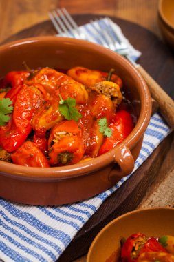 fırında biber dolması