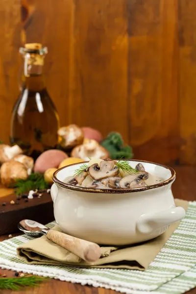 Soupe de pommes de terre aux champignons — Photo