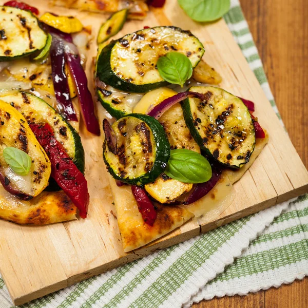 Vegetabiliska tunnbröd Pizza — Stockfoto