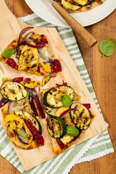 Vegetabiliska tunnbröd Pizza — Stockfoto