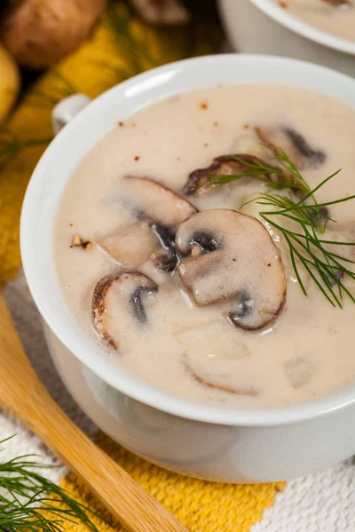 Soupe de pommes de terre aux champignons — Photo