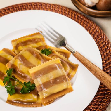 Mantarlı peynirli Ravioli