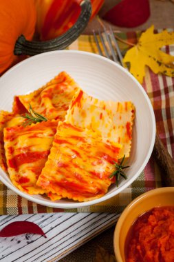 Kavrulmuş kabak mantı