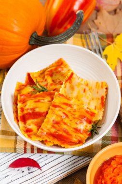 Kavrulmuş kabak mantı