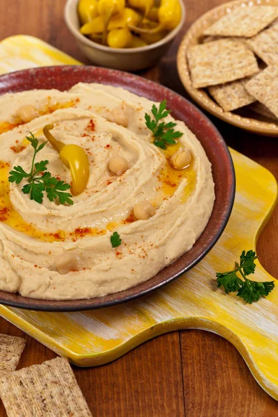 Humus mit Olivenöl — Stockfoto