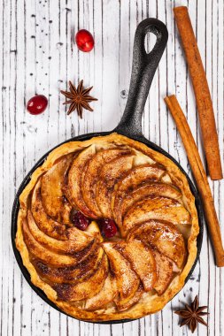 Apple Pan pasta tarçın ile