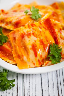 Kavrulmuş kabak mantı