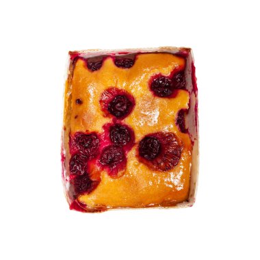 Beyaz arka plan üzerinde yabanmersini keki