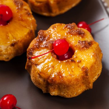 Muffins aşağı ters ananas