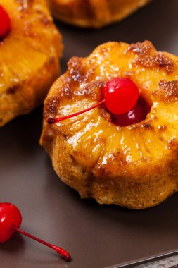 Muffins aşağı ters ananas