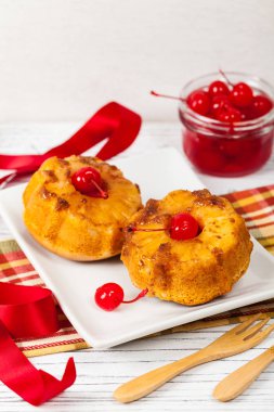 Muffins aşağı ters ananas